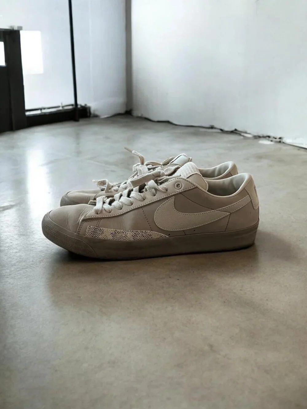 Nike SB Blazer Low FPAR Shoes Sneakers Snake-Print Accent Mens Size 9.5